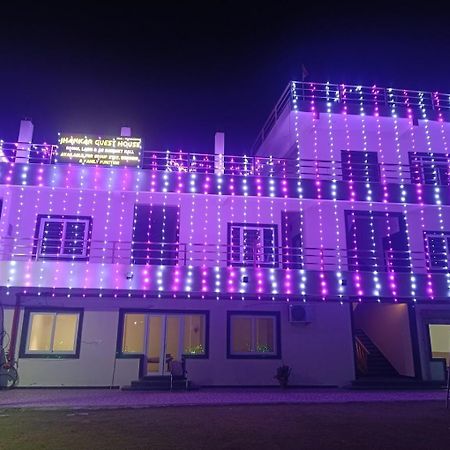 Jhankar Banquet And Lawn Варанасі Екстер'єр фото